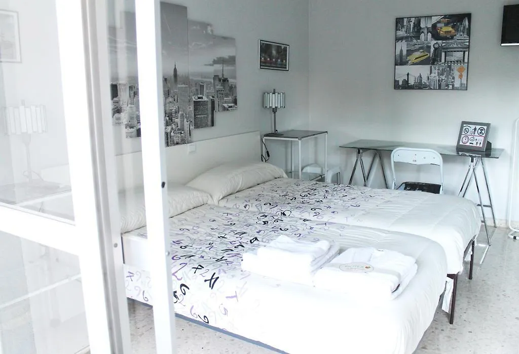 Station2B Bed And Breakfast Malaga Bed & Breakfast