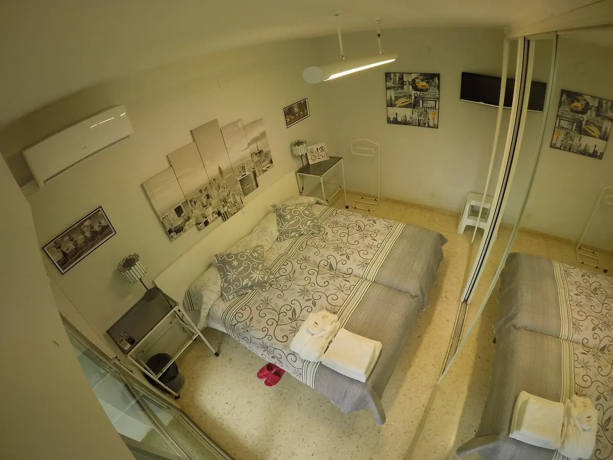 Station2B Bed And Breakfast Malaga 2*,
