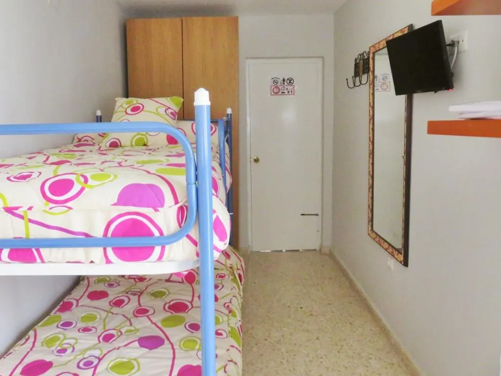 Station2B Bed And Breakfast Málaga 2*,  Espagne